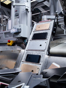 Apple's phone recycling robot, Daisy, at work disassembling iPhones